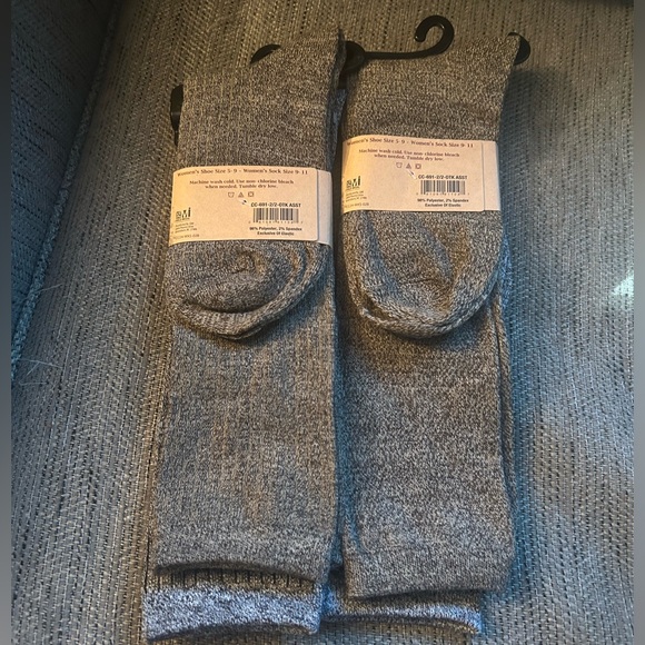 Clear Creek Woman’s Knee High Socks 4 Pairs Shoe Size 5 to 9 - Picture 2 of 4